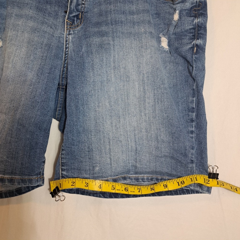 Torrid Denim Shorts Size 22 stretch Bermuda Women's Plus Cotton Spandex Blend - Picture 9 of 9